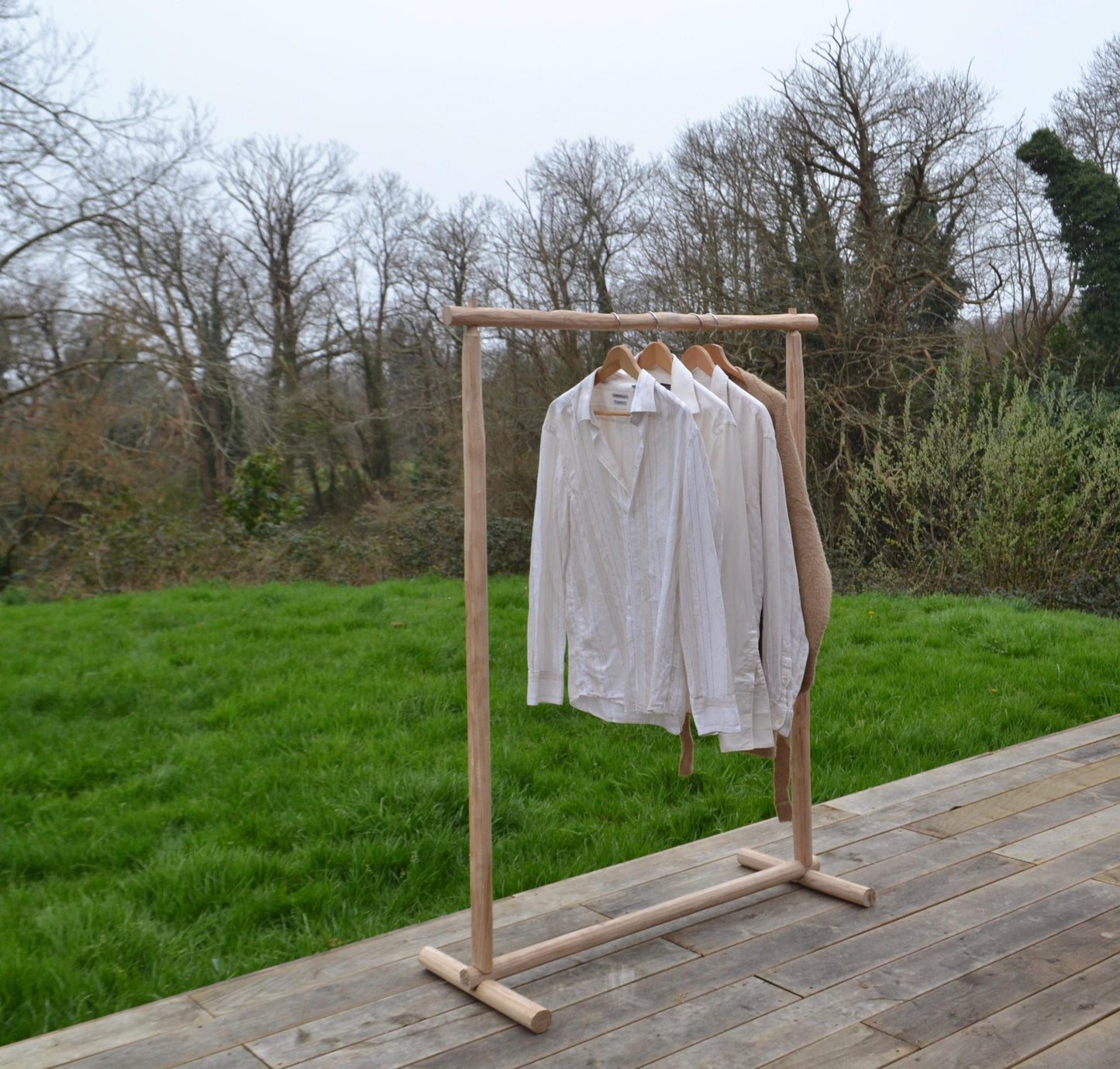 Portant à Vêtements en bois naturel, Déco nature, Penderie ouverte élégante, slow living