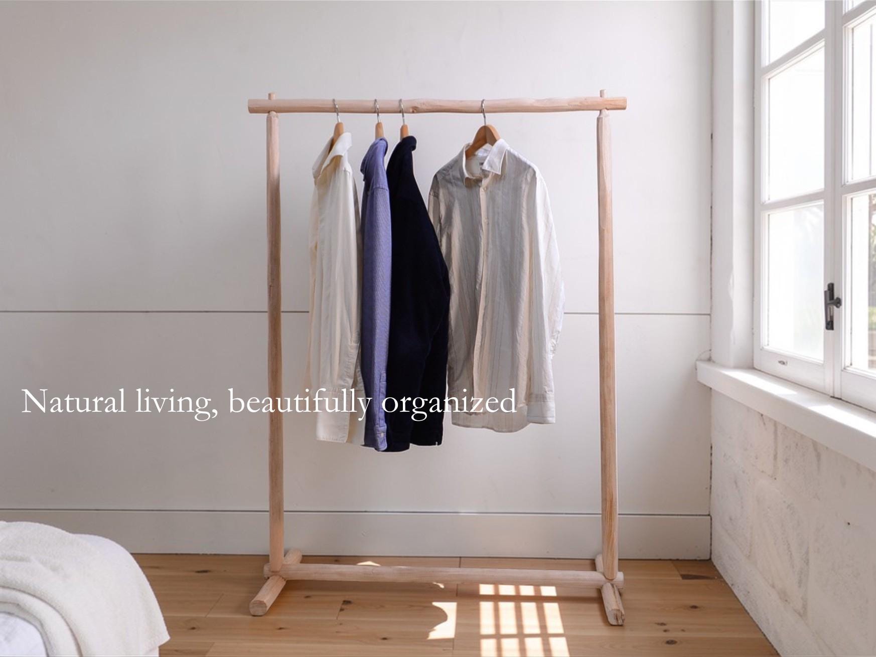 Portant à Vêtements en bois naturel, Déco nature, Penderie ouverte élégante, slow living