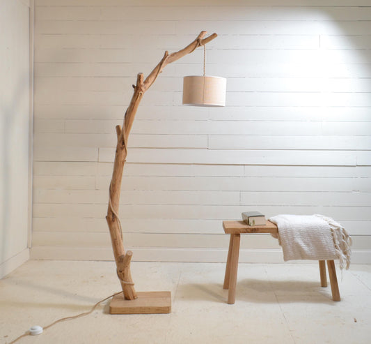 Lampadaire en bois naturel et moderne – 160 cm – Pièce unique artisanale