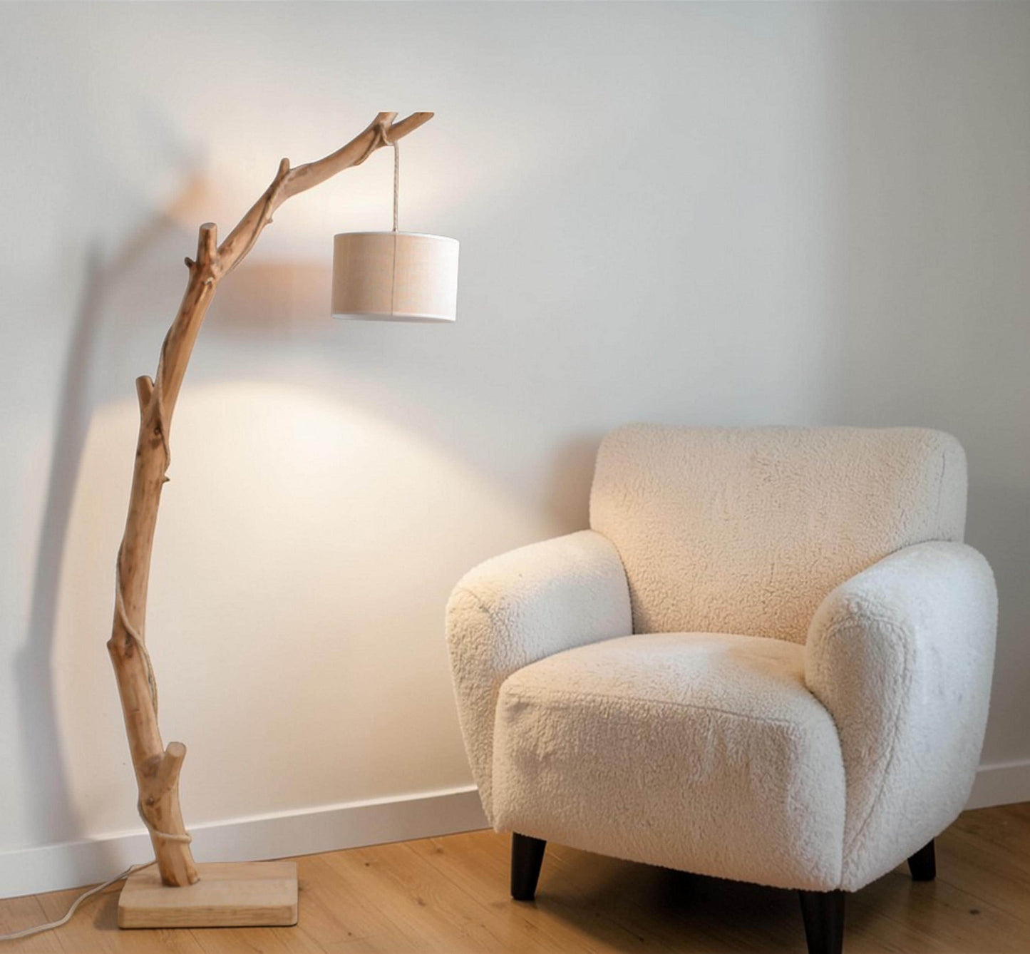 Lampadaire en bois naturel et moderne – 160 cm – Pièce unique artisanale