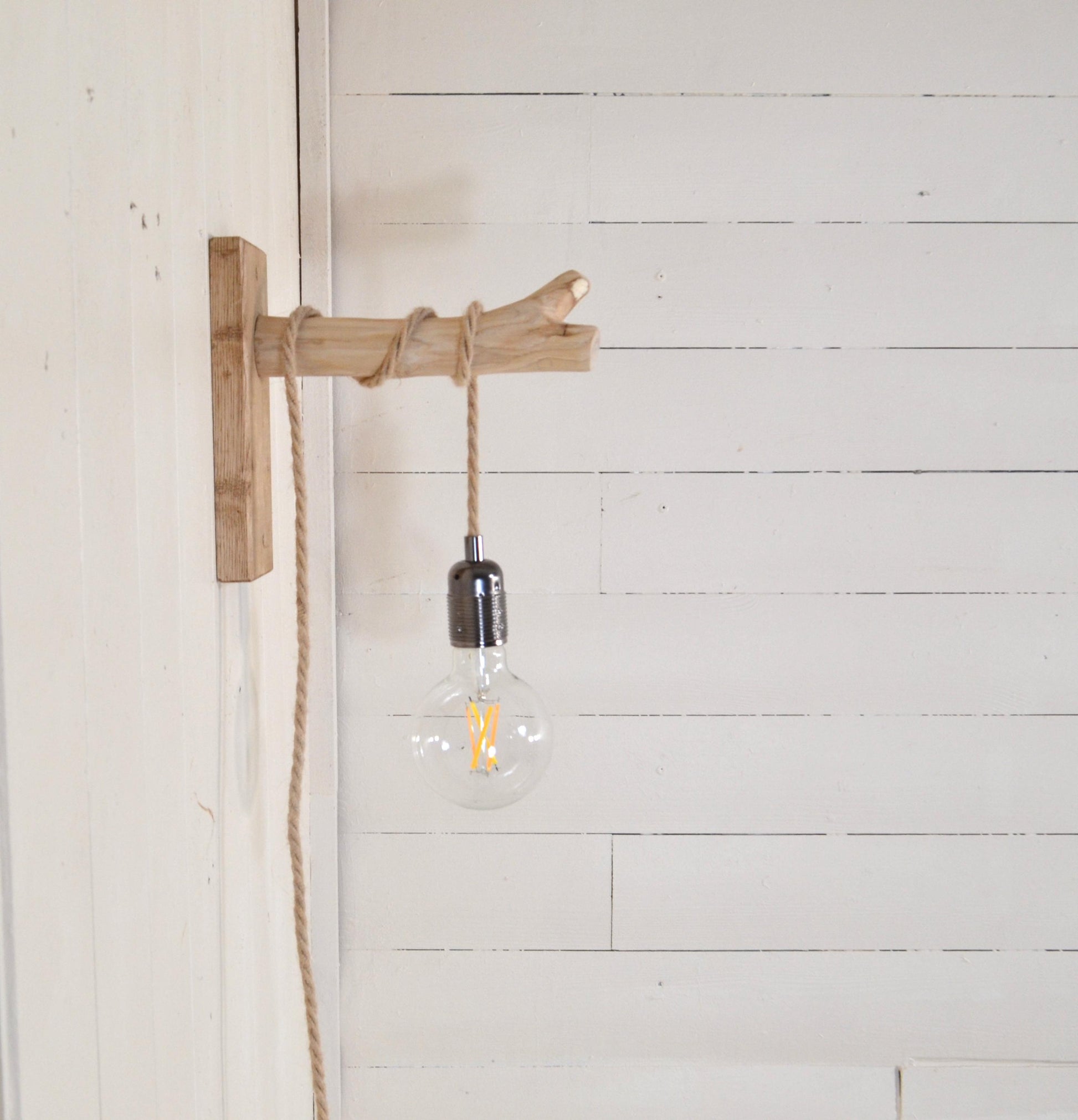 Patère murale en bois avec une branche et support mural, applique solide pour suspendre lampe, plantes, vêtements