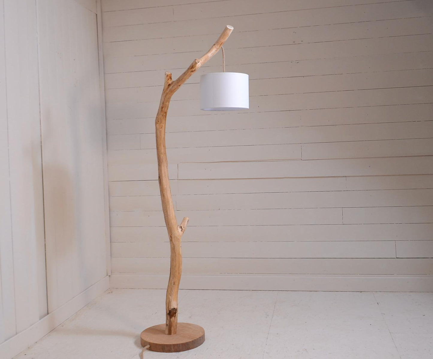 Wooden floor lamp with a weathered branche, hidden cable – Natural decor
