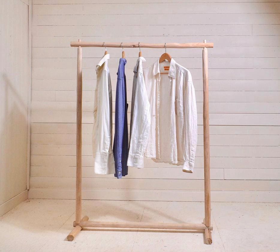 Portant à Vêtements en bois naturel, Déco nature, Penderie ouverte élégante, slow living