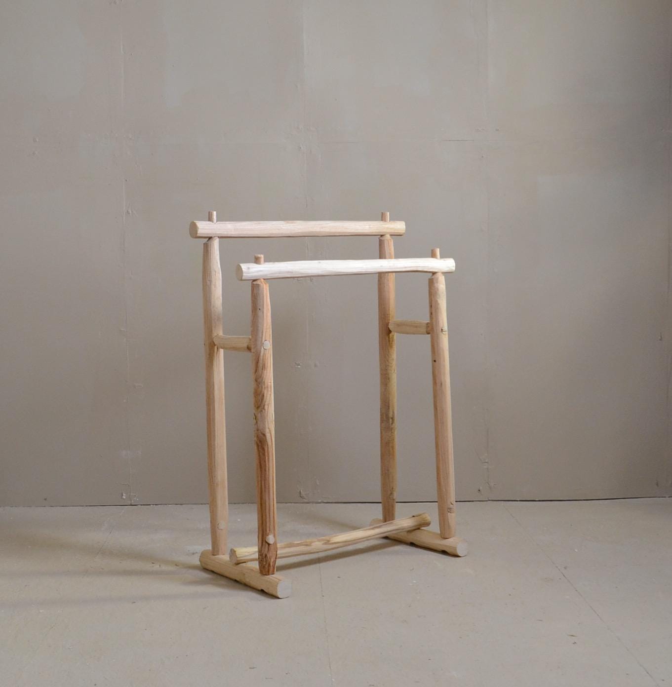 Porte Serviette en Châtaignier Brut | Bois Local Fait Main | Support Serviette Rustique Pour Salle de Bain Naturelle