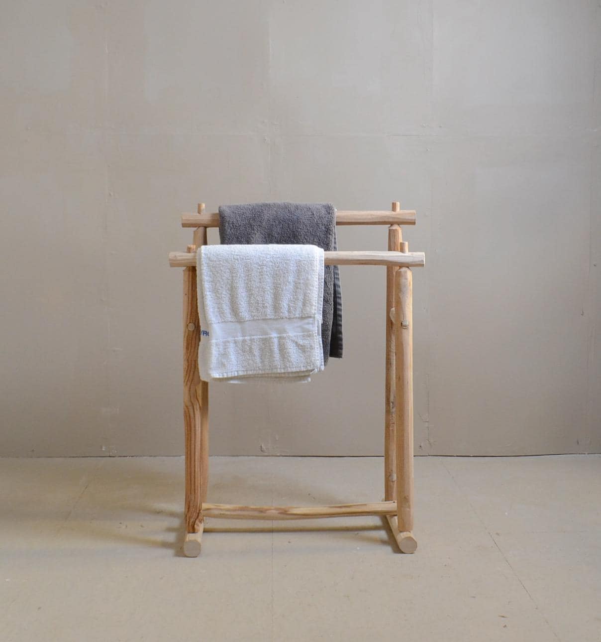 Porte Serviette en Châtaignier Brut | Bois Local Fait Main | Support Serviette Rustique Pour Salle de Bain Naturelle