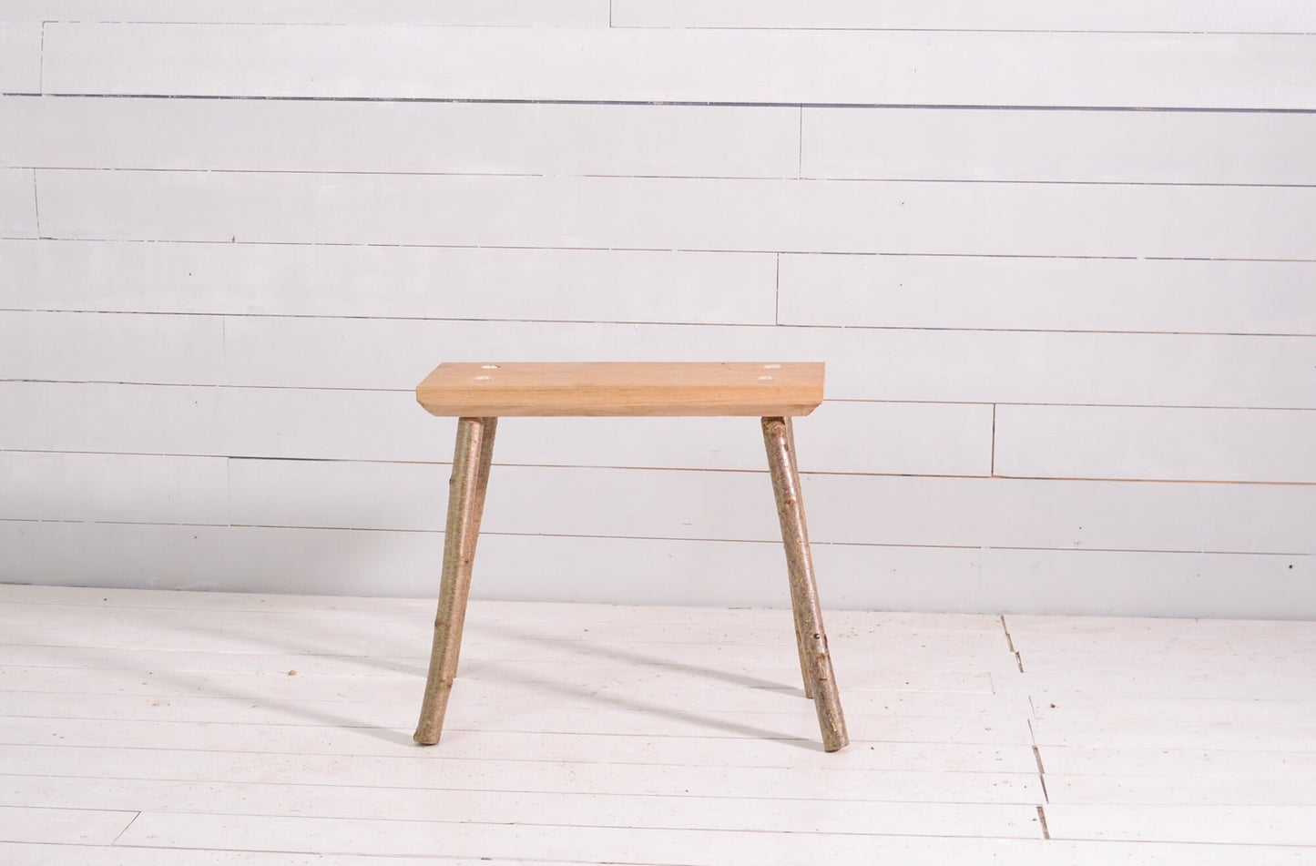 Tabouret en bois, chêne, avec pieds en noisetier, bout de canapé