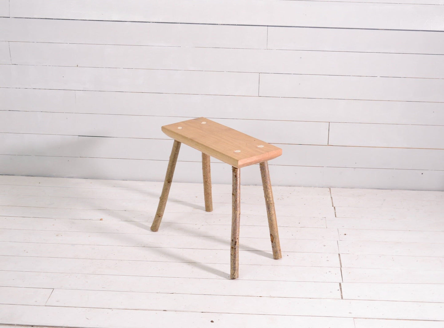 Tabouret en bois, chêne, avec pieds en noisetier, bout de canapé