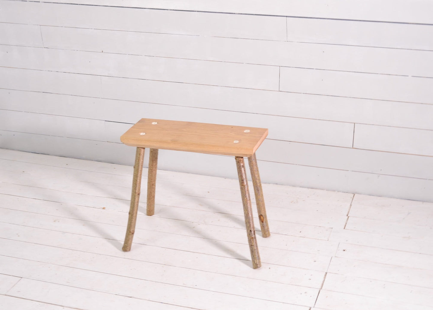 Tabouret en bois, chêne, avec pieds en noisetier, bout de canapé