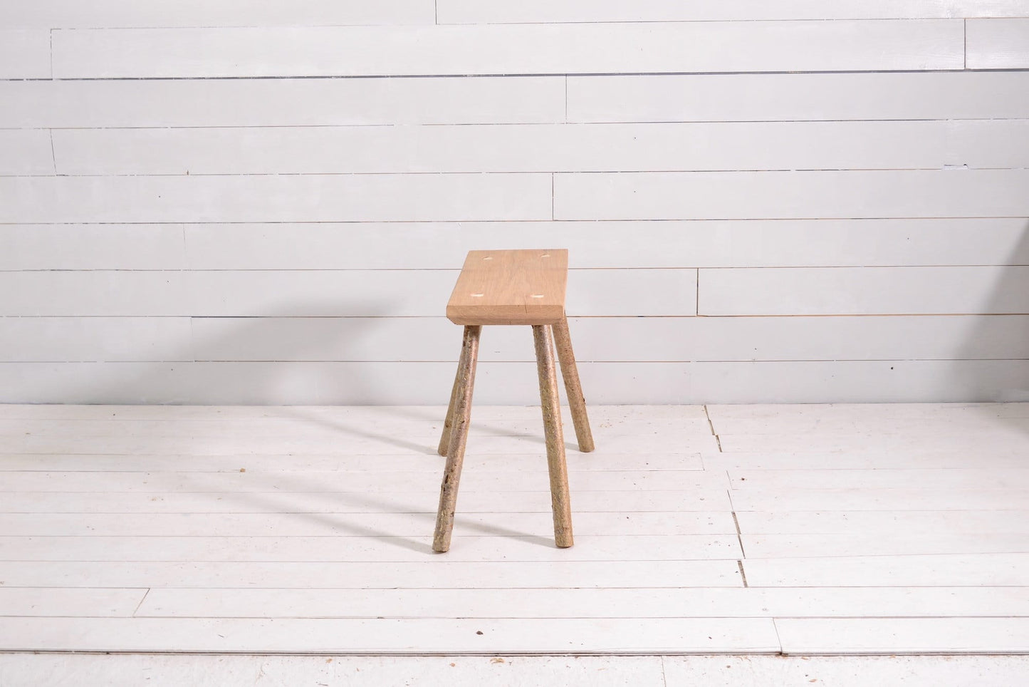 Tabouret en bois, chêne, avec pieds en noisetier, bout de canapé